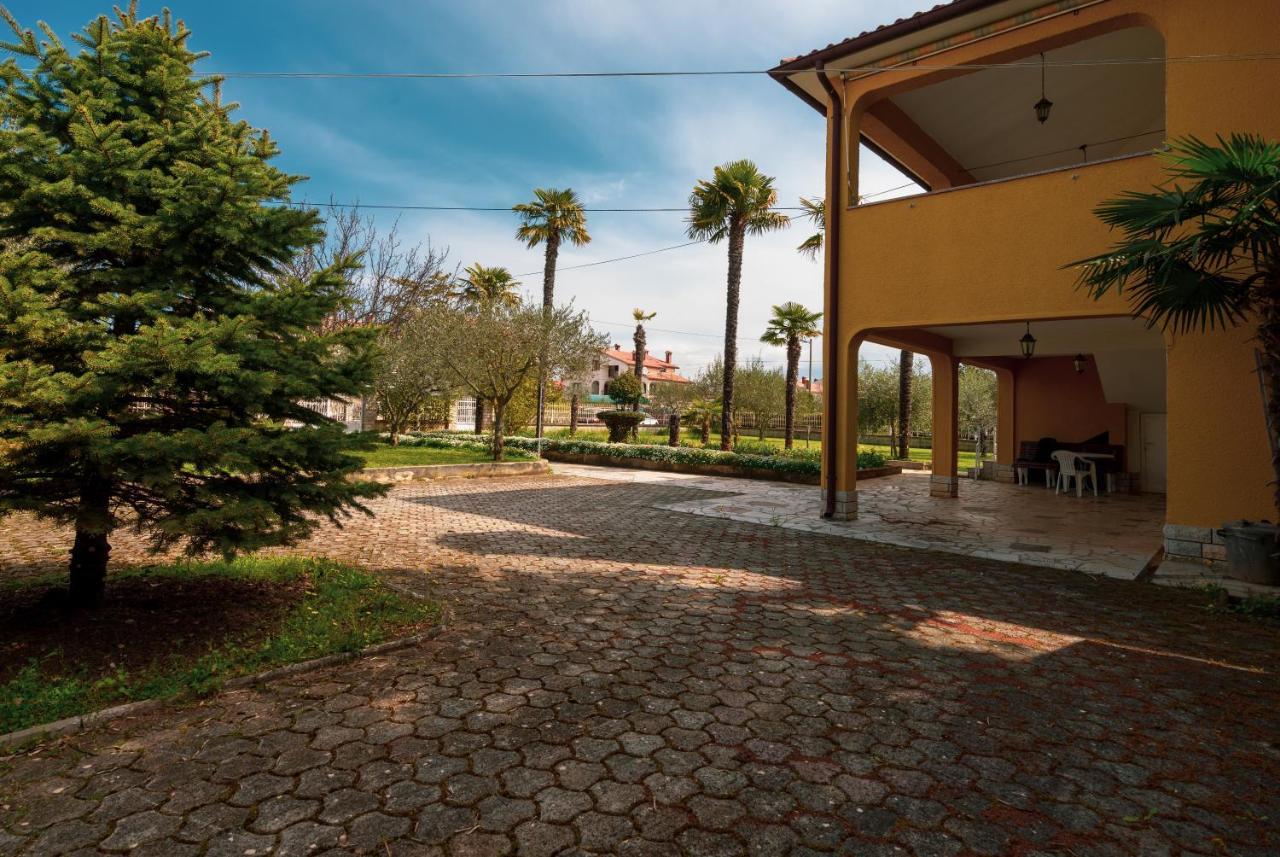 Apartment Villa Olga Πόρετς Εξωτερικό φωτογραφία