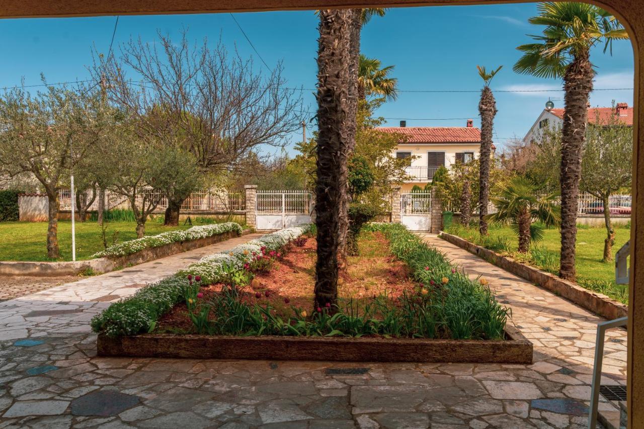 Apartment Villa Olga Πόρετς Εξωτερικό φωτογραφία