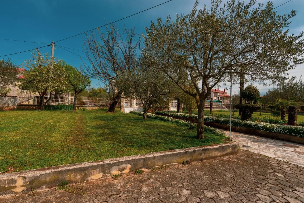 Apartment Villa Olga Πόρετς Εξωτερικό φωτογραφία