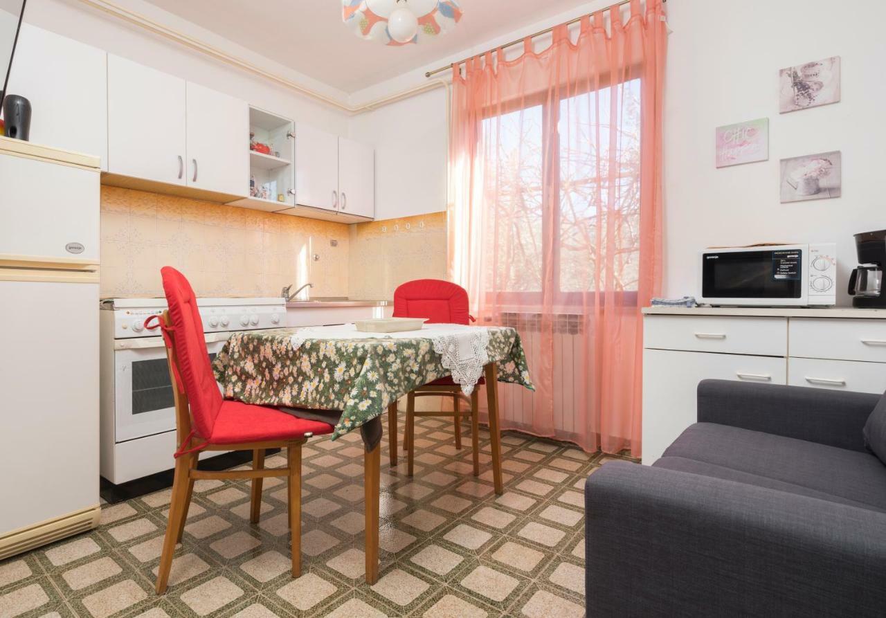 Apartment Villa Olga Πόρετς Εξωτερικό φωτογραφία