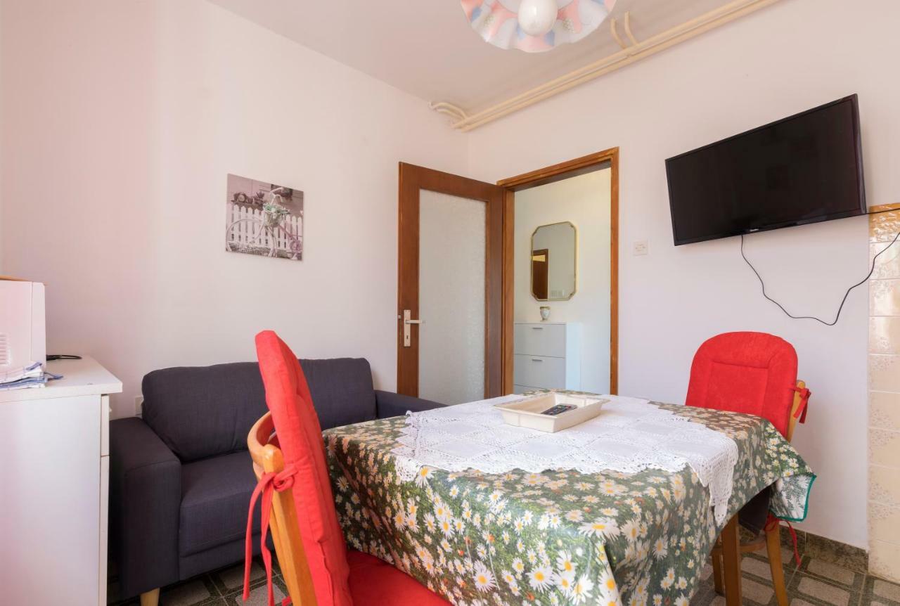 Apartment Villa Olga Πόρετς Εξωτερικό φωτογραφία
